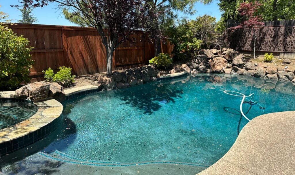 swimming pool maintenance service